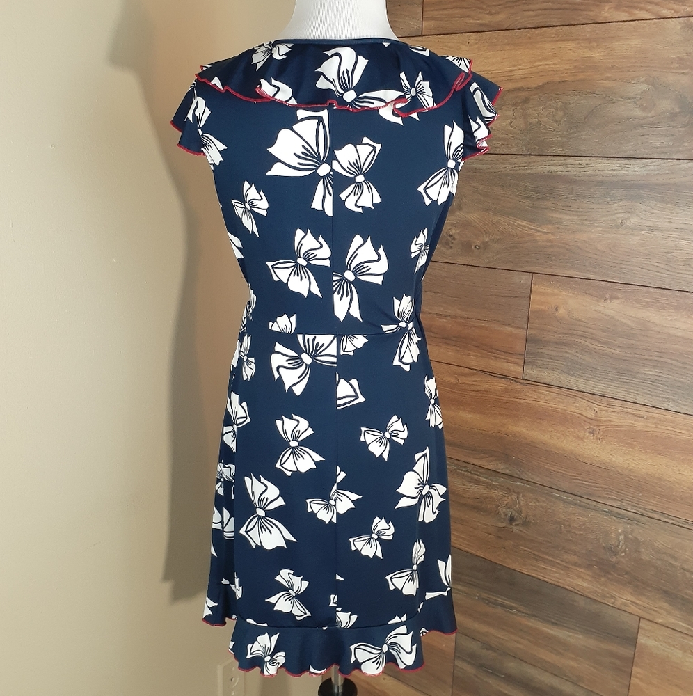 🎀Adorable🎀 Ruffled Faux Wrap Dress - Picture 3 of 8